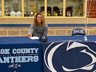 Maddie Gordon signs w-Penn St