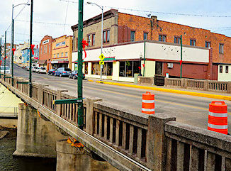 Main St Bridge / Browns