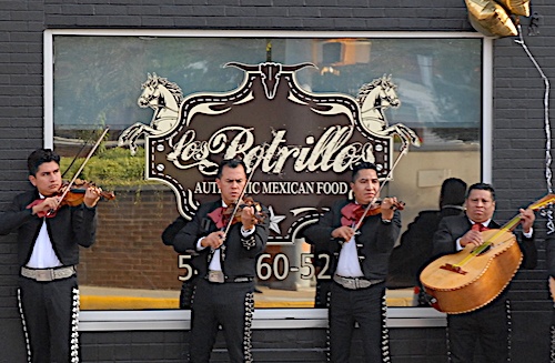 BUS_LosPotrillos_BandSign_08_25_26
