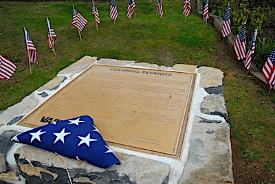 Flag_on_monument